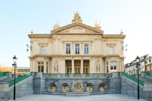 Transformation des anciens thermes en hôtel